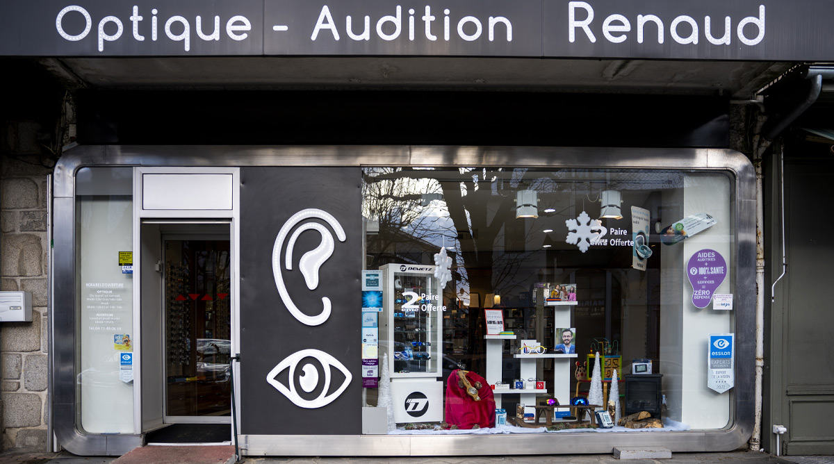 Deuxième magasin Optique Renaud à Maurs, ouvert en 1980